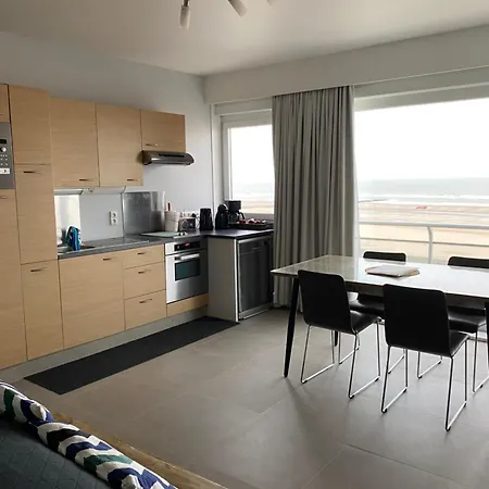 Royal Zeezicht Apartament